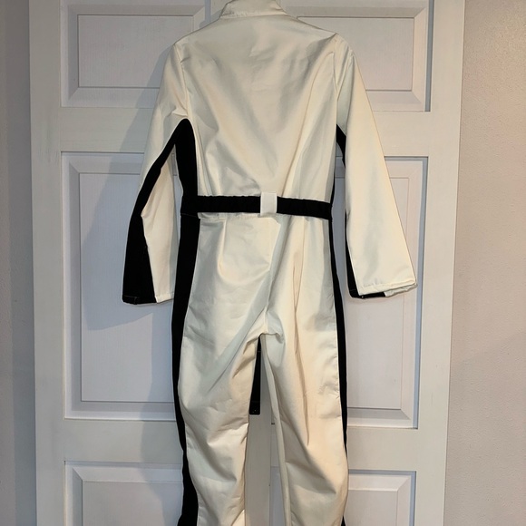 Elegant Women's Black and White Pantsuit - Picture 5 of 9